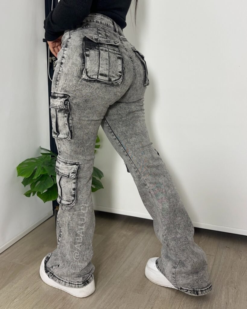 ​Jeans Cargo de Mujer Tiro Alto y Corte Bota